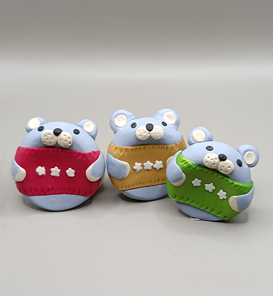 Worry Stone Teddy im Winterpulli